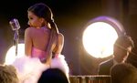 Ariana Grande se suelta la coleta para 'La Bella y la Bestia
